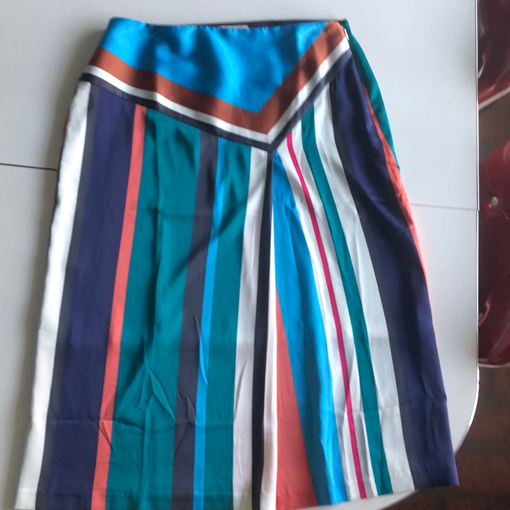 Loft midi striped skirt. Size 6. EUC. Super cute!